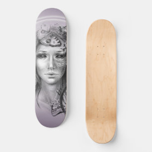 Vrouwenportret met Motten Surrealistische Donkere  Skateboard
