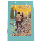 Vrouwenvisserij - Yukon, Alaska Medium Cadeauzakje (Voorkant)