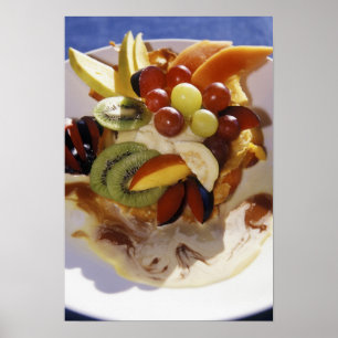 Vruchten salade met ijs. poster