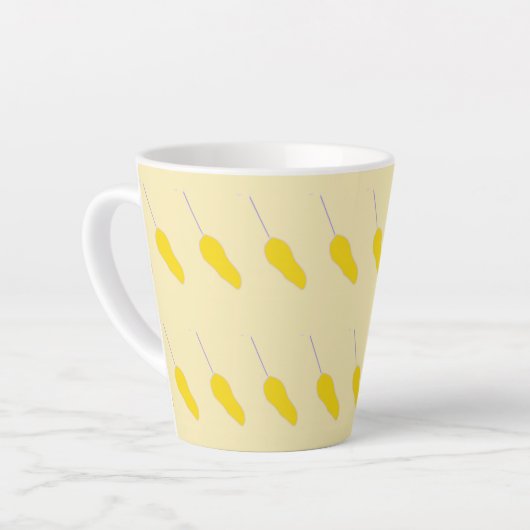 Vruchten van het aardontwerp latte mok (Linkerhoek)