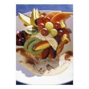 Vruchtensalade met ijs. foto afdruk