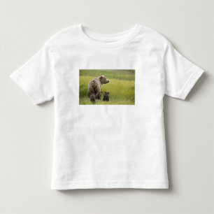 VS, Alaska, Lake Clark National Park. Grizzly Kinder Shirts