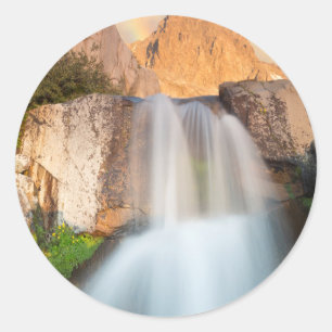 VS, Californië, Inyo National Forest. Waterval Ronde Sticker