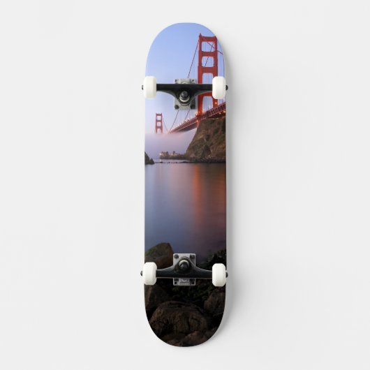 VS, Californië, San Francisco. Golden Gate Skateboard (Voorkant)