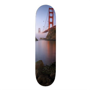 VS, Californië, San Francisco. Golden Gate Skateboard