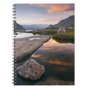 VS, Colorado, Rocky Mountain NP. Zonsopgang in Notitieboek