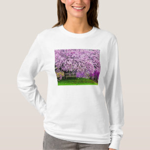 VS, Delaware, Wilmington. Houten bank onder T-shirt