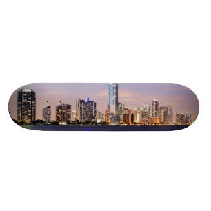 VS, Florida, Miami skyline bij schemering 2 Skateboard