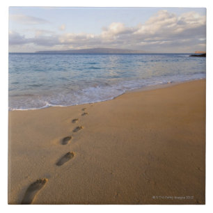 VS, Hawaii, Maui, Wailea, voetafdrukken op strand  Tegeltje