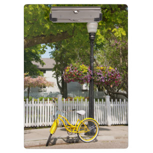 VS, Michigan, Mackinac Island. Gele fiets Klembord