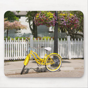 VS, Michigan, Mackinac Island. Gele fiets Muismat
