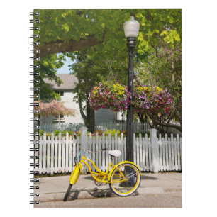VS, Michigan, Mackinac Island. Gele fiets Notitieboek