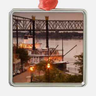 VS, Mississippi, Natchez. Natchez Under the Metalen Ornament