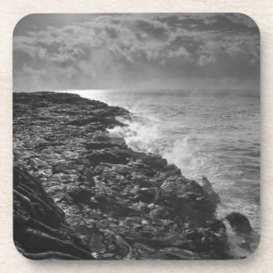 VS. Moltenlava stroomt in de oceaan bij zonsopgang Bier Onderzetter