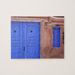 VS, New Mexico, Santa Fe. Uitzicht op blauwe deur  Legpuzzel