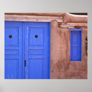 VS, New Mexico, Santa Fe. Uitzicht van een blauwe  Poster