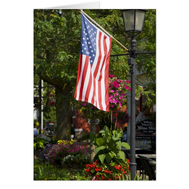 VS, New York, Lewiston. Amerikaanse vlag bevestigd (Voorkant)