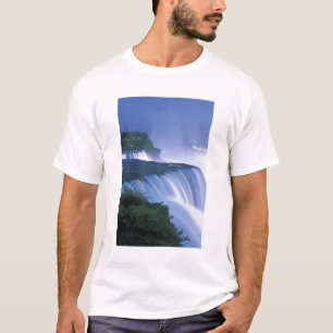 VS, New York, Niagara Falls. American Falls in T-shirt