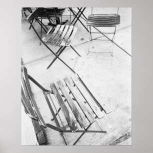 VS, NEW YORK: Stoelen van café in New York City, Poster
