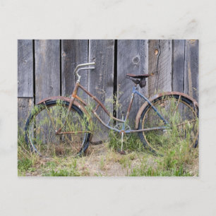 VS, Oregon, Bend. Een vervallen oude fiets Briefkaart