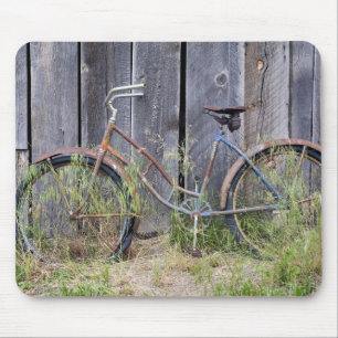VS, Oregon, Bend. Een vervallen oude fiets Muismat