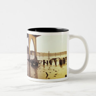 VS, Oregon, Florence. Siuslaw-brug en Tweekleurige Koffiemok