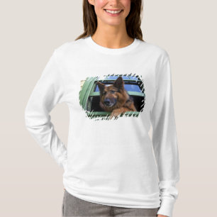 VS, Oregon, Portland. Griff de langharige T-shirt