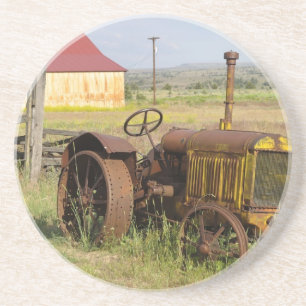 VS, Oregon, Shaniko. Roestige oude tractor in Zandsteen Onderzetter