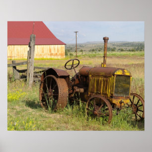 VS, Oregon, Shaniko. Rusty  tractor Poster
