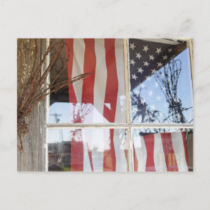 VS, Oregon, Shaniko. Vlag in raam naast Briefkaart