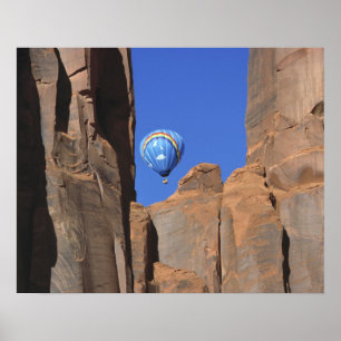 VS, Utah, Monument Valley. Een regenboog hete luch Poster