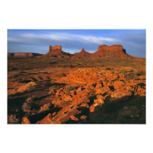 VS, Utah, Monument Valley. Licht bij zonsondergang Foto Afdruk