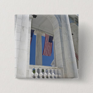 VS, VA, Arlington. Amerikaanse vlaggen hangen aan Vierkante Button 5,1 Cm