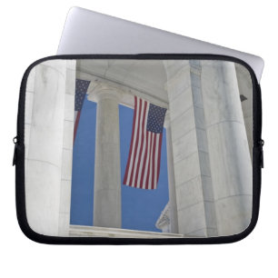 VS, VA, Arlington. Amerikaanse vlaggen hangen Laptop Sleeve
