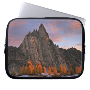 VS, Washington, Cascade Mountains. Prusik Peak Laptop Sleeve
