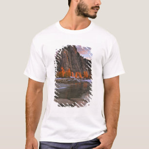 VS, Washington, Cascade Mountains. Prusik Peak T-shirt