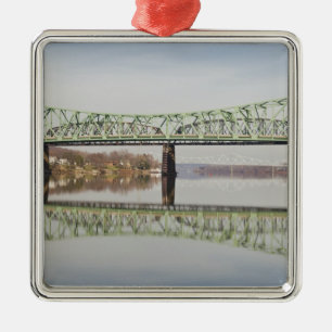 VS, WV, Parkersburg. Parkersburg-Belpre Metalen Ornament