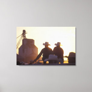 VS, Wyoming, Pine Bluffs. Twee mannen schudden Canvas Afdruk