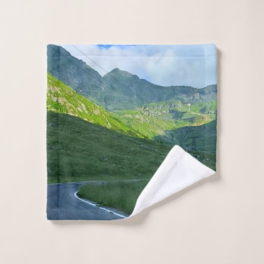Vue alpine de Transfagarasan – Art de montagne de (Gant de toilette)