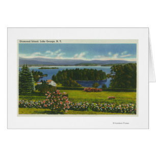 Vue de Hillside d'île et de lac de diamant