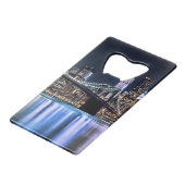 Vue de la réflexion de pont de Brooklyn de New (Devant Angle)