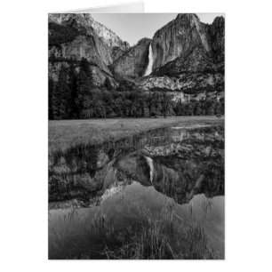 Vue panoramique des chutes supérieures de Yosemite