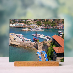 Vue sur le port, plage Mermerly dans la ville Anta