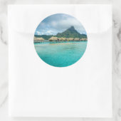 Vue sur l'île Bora Bora autocollant rond (Sac)