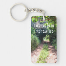 Vuile weg door de bomen