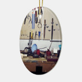 Vuile werkbank keramisch ornament (Links)