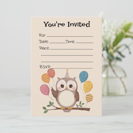 Vul de blanco uil verjaardagsuitnodiging in kaart (Staand voorkant)
