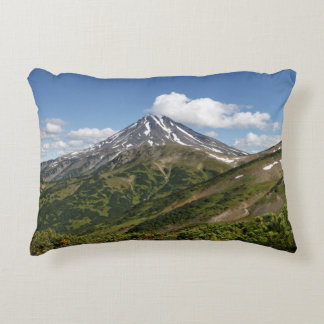 Vulkaanlandschap met zomerpicturesque decoratief kussen