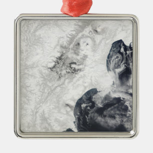 Vulkaanuitbarstingen in het centrum van het schier metalen ornament