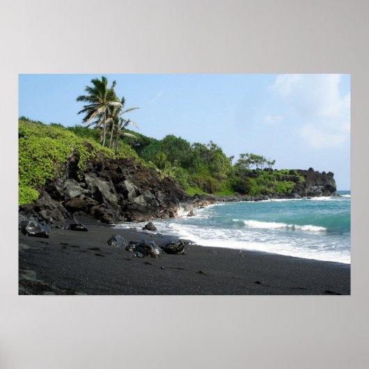 Vulkanisch strand met zwart zand op Hawaï poster (Voorkant)